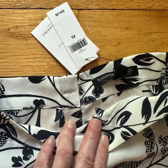 NEW Banana Republic Off the shoulder Blouse - Picture 4 of 6